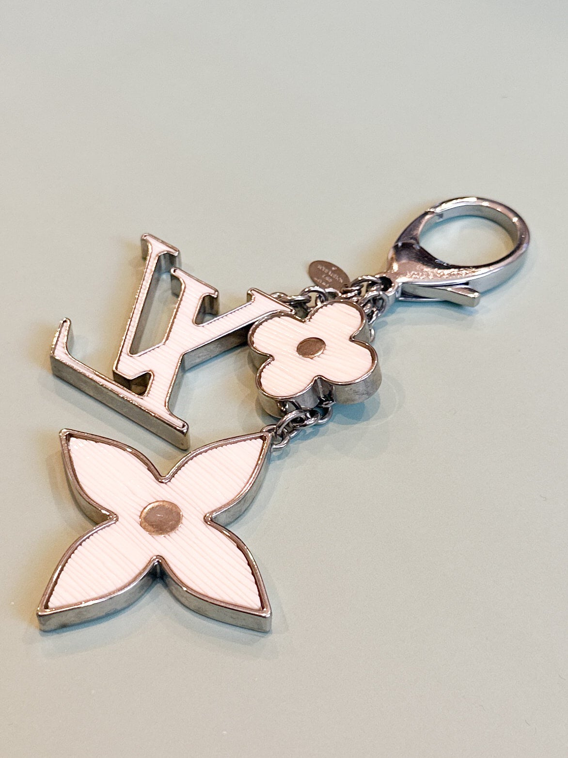 LOUIS VUITTON チャーム エピデザイン　シルバー/ホワイト 楽天市場】ルイヴィトン Louis Vuitton チャーム エピ ビジュー